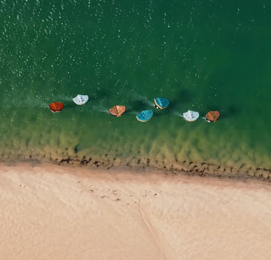 Wingfoilers aerial view